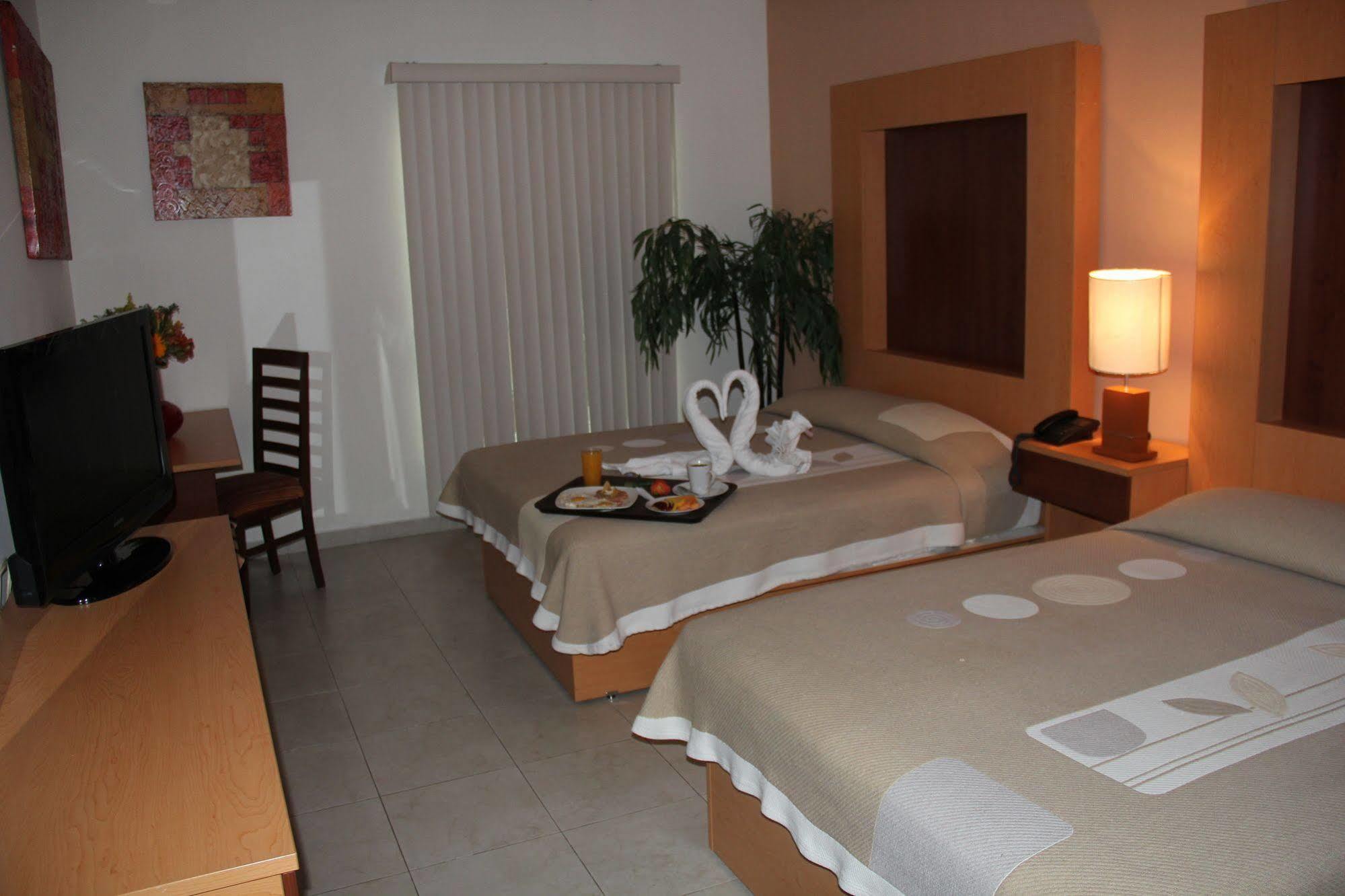 Hotel Real Zapopan Exteriör bild