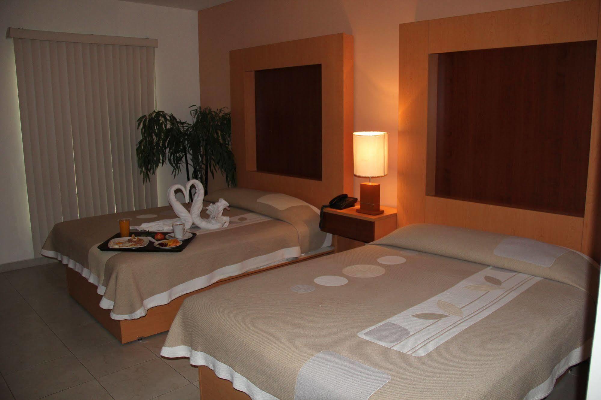Hotel Real Zapopan Exteriör bild